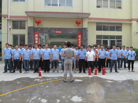 博深皮具員工認(rèn)真學(xué)習(xí)消防安全知識(shí)講解