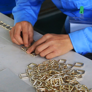廣州博深皮具廠生產解密-包五金工序